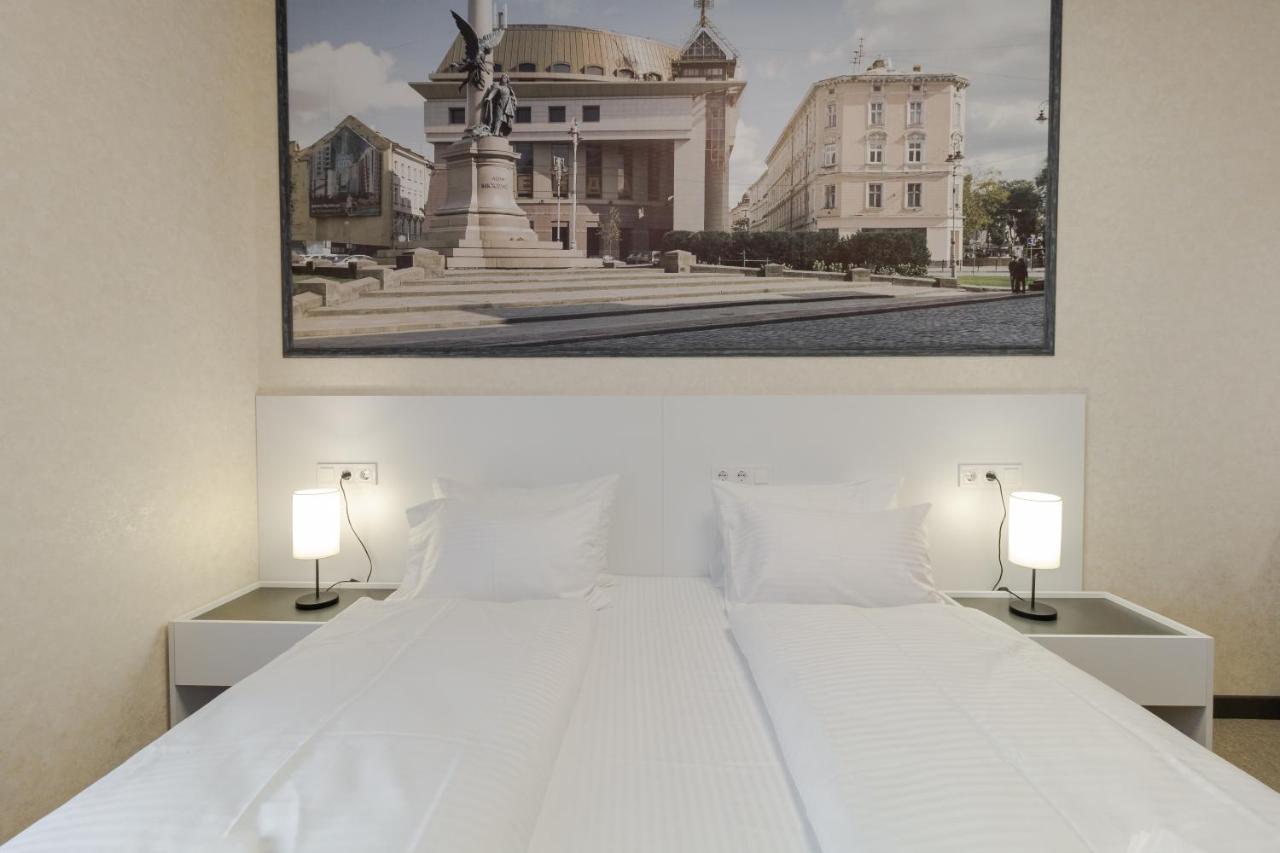 Opera Passage Hotel & Apartments Lviv Eksteriør billede